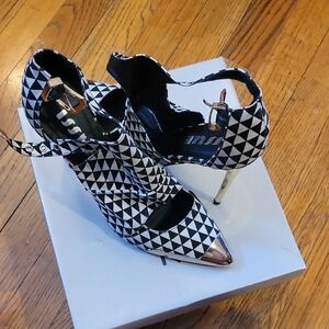 Chic Geometric Black and White Heels